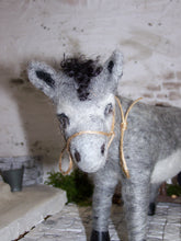 Lade das Bild in den Galerie-Viewer, Esel, gefilzt - Biblische Erzählfiguren