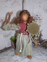 Lade das Bild in den Galerie-Viewer, Miriam tanzt - Biblische Erzählfiguren