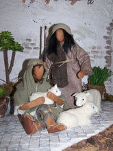 Lade das Bild in den Galerie-Viewer, Krippenset Hirten - Biblische Erzählfiguren