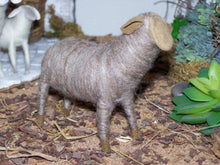Lade das Bild in den Galerie-Viewer, Schafe, aus reiner Wolle, handgefilzt - Biblische Erzählfiguren