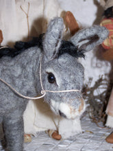 Lade das Bild in den Galerie-Viewer, Esel, gefilzt - Biblische Erzählfiguren