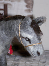 Lade das Bild in den Galerie-Viewer, Esel, gefilzt - Biblische Erzählfiguren