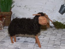 Lade das Bild in den Galerie-Viewer, Schafe, handgenäht - Biblische Erzählfiguren