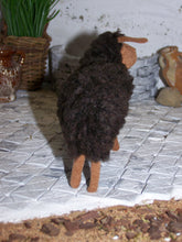 Lade das Bild in den Galerie-Viewer, Schafe, handgenäht - Biblische Erzählfiguren