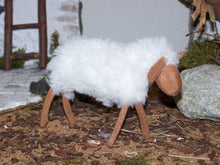 Lade das Bild in den Galerie-Viewer, Schafe, handgenäht - Biblische Erzählfiguren