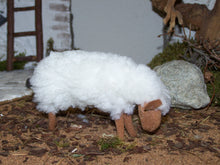 Lade das Bild in den Galerie-Viewer, Schafe, handgenäht - Biblische Erzählfiguren