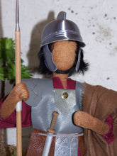 Lade das Bild in den Galerie-Viewer, St. Martin/Soldat 2 - Biblische Erzählfiguren
