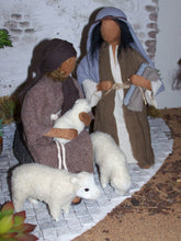 Lade das Bild in den Galerie-Viewer, Krippenset Hirten 2 - Biblische Erzählfiguren
