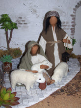 Lade das Bild in den Galerie-Viewer, Krippenset Hirten 6- Biblische Erzählfiguren

