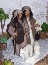 Lade das Bild in den Galerie-Viewer, Krippenset Hirten 7- Biblische Erzählfiguren
