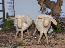 Lade das Bild in den Galerie-Viewer, Schafe, handgenäht - Biblische Erzählfiguren
