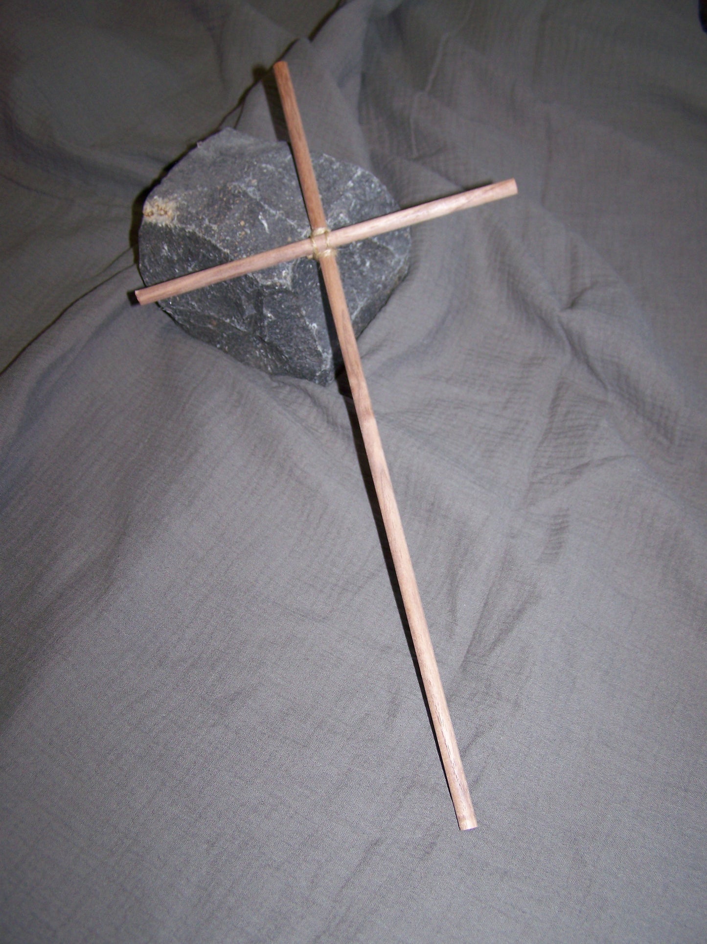 "Kreuz aus Buchenholz, 30 cm" - Biblische Erzählfiguren